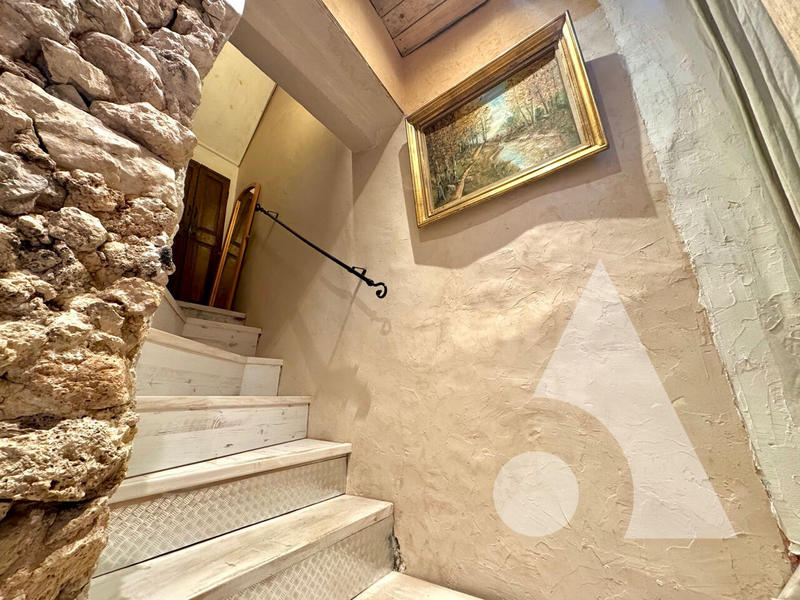 Maison - 284 m² - 9 pièces