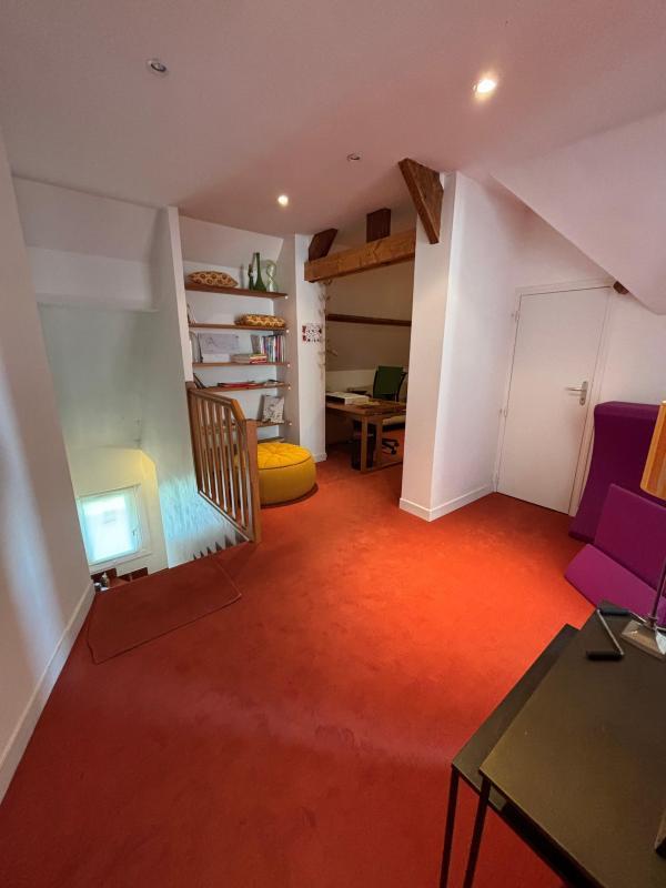 Maison - 241 m² - 6 pièces