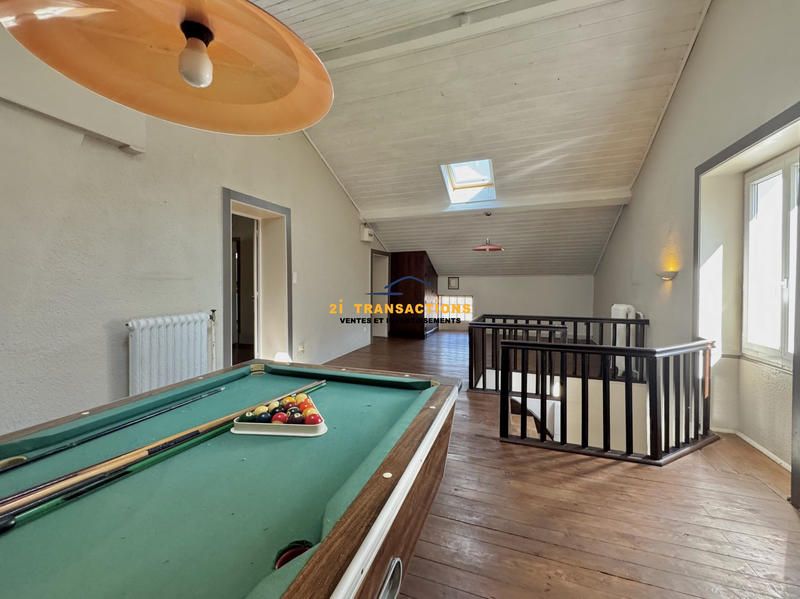 Maison - 285 m² - 9 pièces