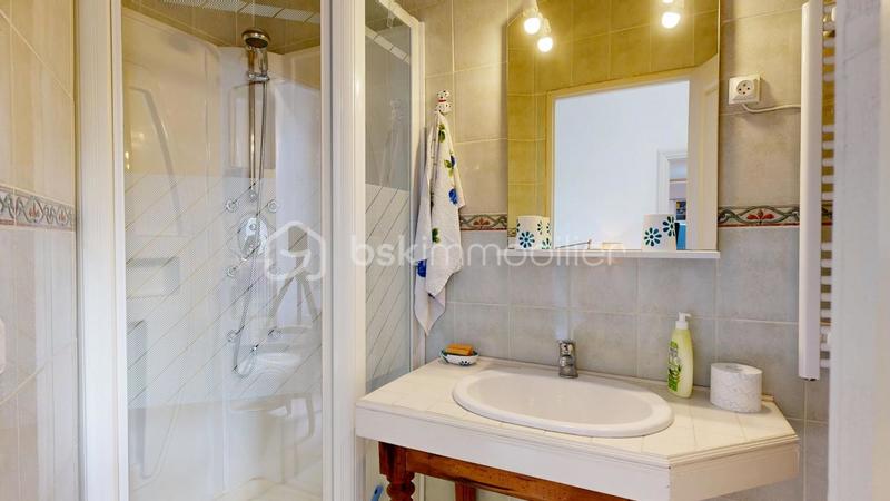 Maison - 241 m² - 8 pièces