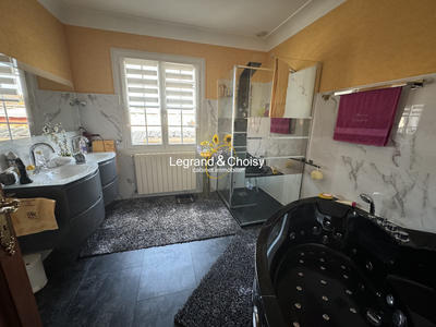 Maison - 340 m² - 8 pièces