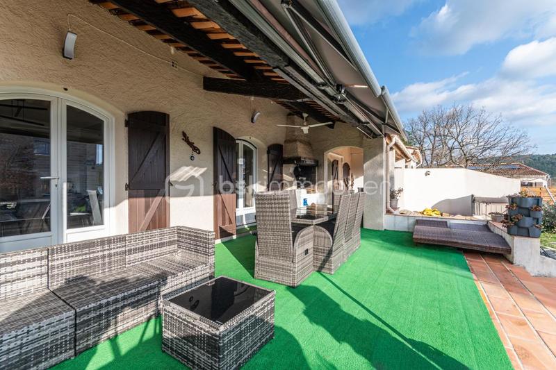 Maison - 210 m² - 8 pièces