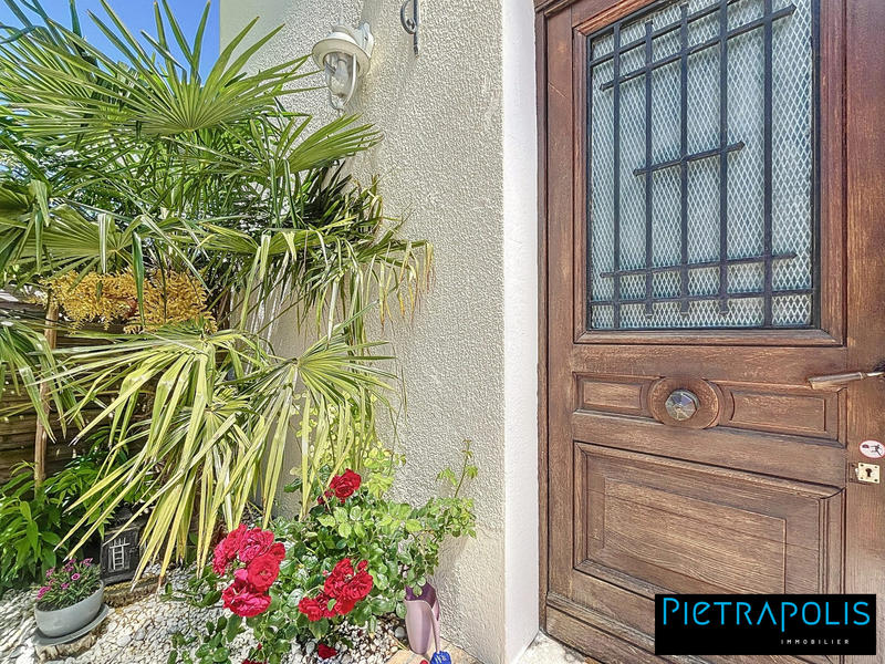 Maison - 251 m² - 9 pièces