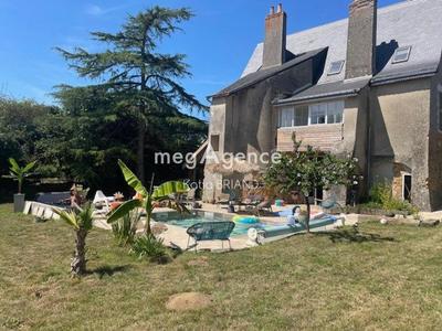 Maison - 259 m² - 9 pièces