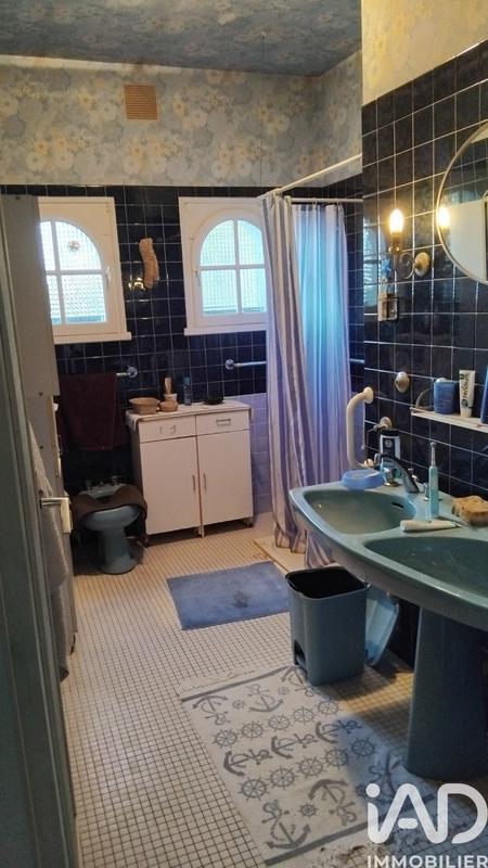 Maison - 220 m² - 9 pièces