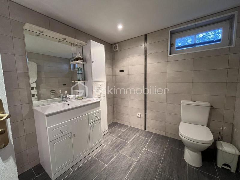 Demeure - 192 m² - 9 pièces