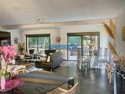 Maison - 160 m² - 5 pièces