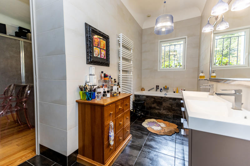 Maison - 350 m² - 9 pièces