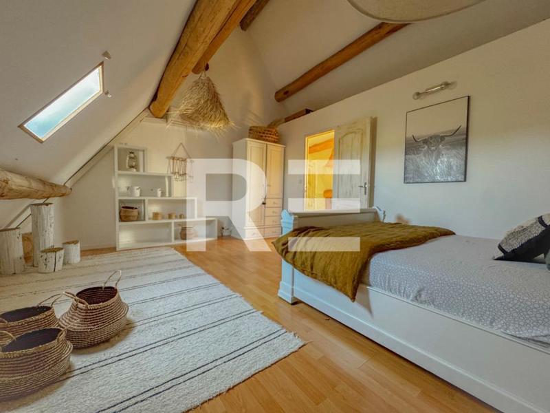 Maison - 165 m² - 9 pièces