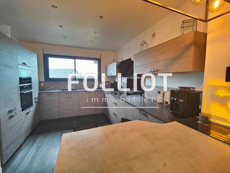 Maison - 203 m² - 6 pièces