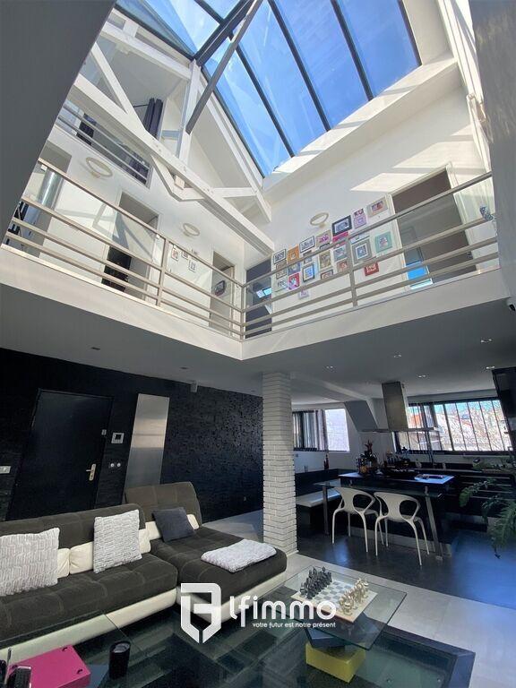 Loft - 240 m² - 7 pièces