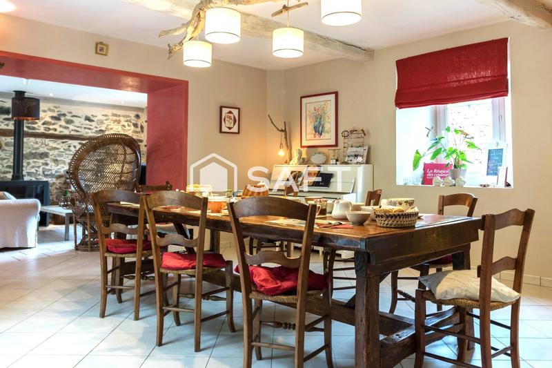 Maison - 300 m² - 9 pièces