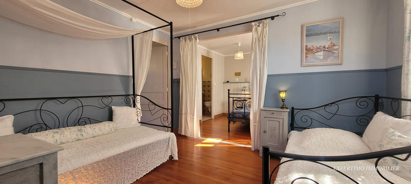 Maison - 220 m² - 9 pièces