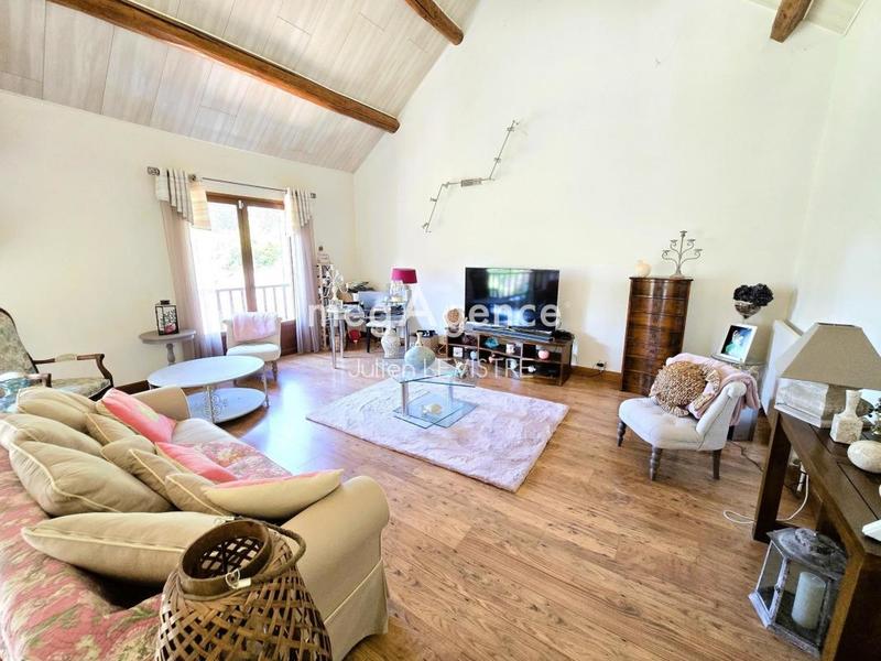 Maison - 180 m² - 6 pièces