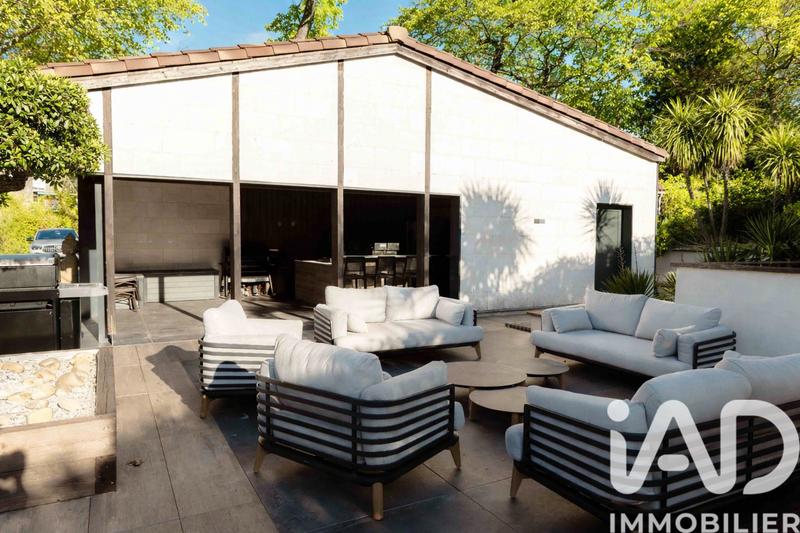 Maison - 395 m² - 12 pièces