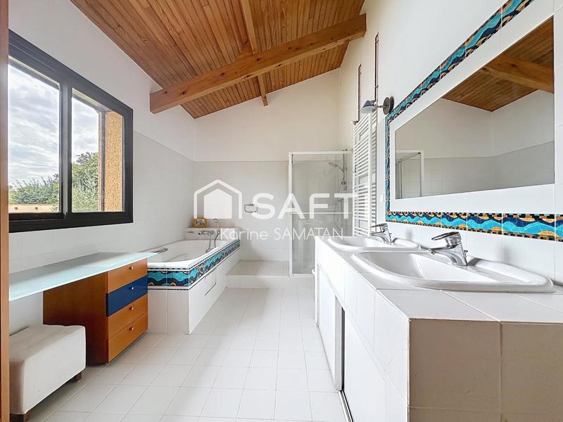 Maison - 216 m² - 6 pièces