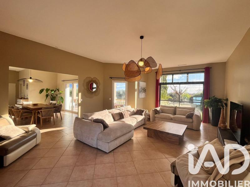 Maison - 199 m² - 7 pièces