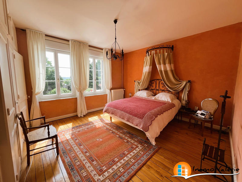 Maison - 761 m² - 16 pièces