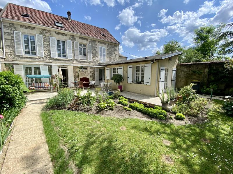 Maison ancienne - 151 m² - 8 pièces