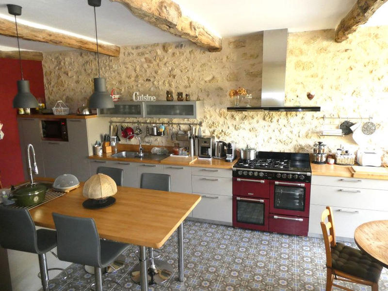 Maison en pierre - 253 m² - 10 pièces