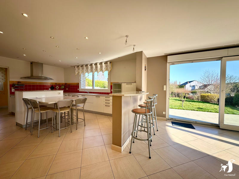 Maison - 200 m² - 7 pièces