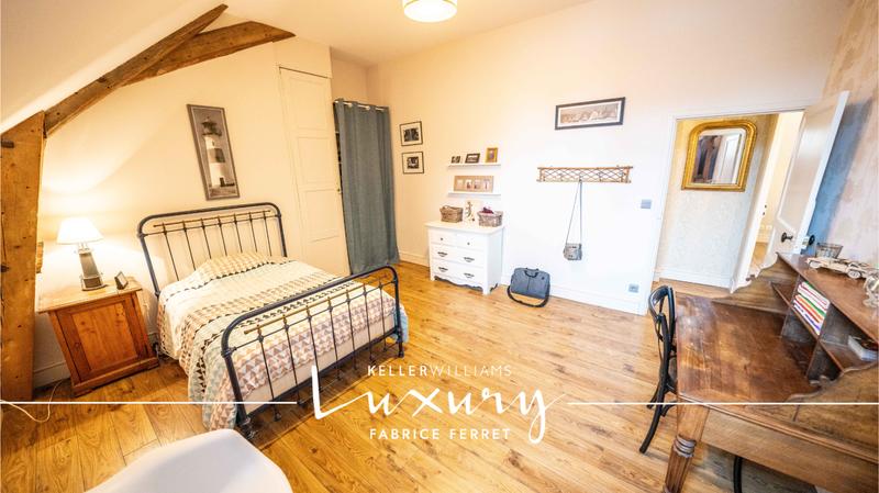 Maison - 465 m² - 14 pièces