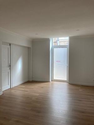 Local commercial - 45 m² - 2 pièces