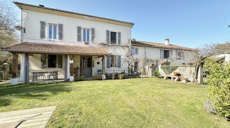 Maison bourgeoise - 230 m² - 8 pièces