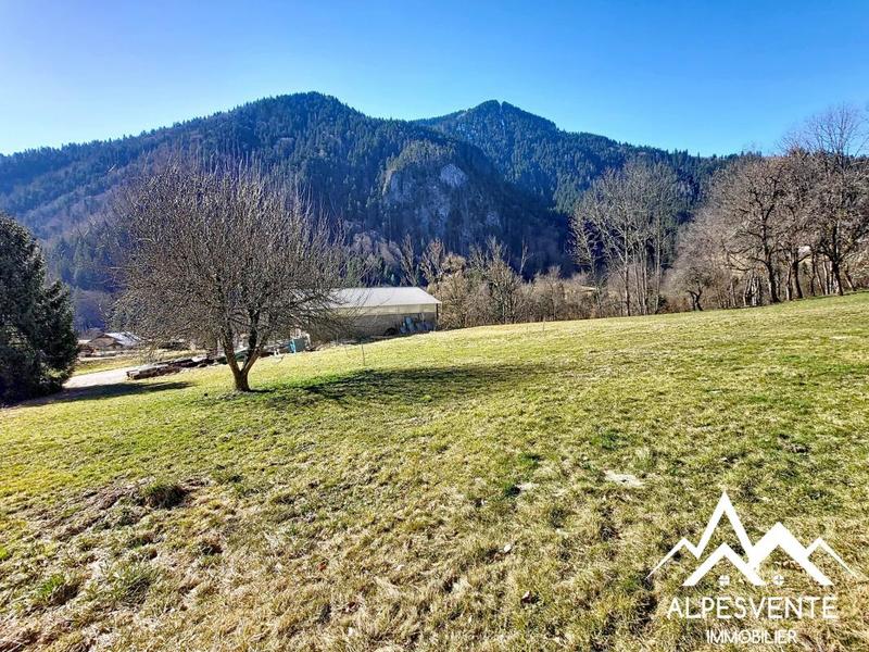 Terrain constructible - 738 m²