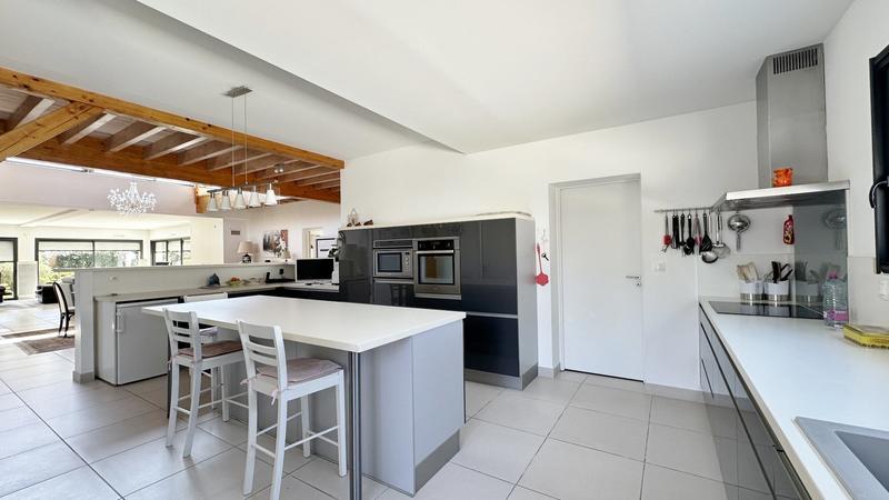 Maison d'architecte - 270 m² - 7 pièces