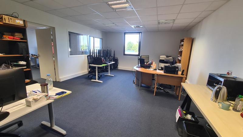 Bureau - 73 m² - 2 pièces