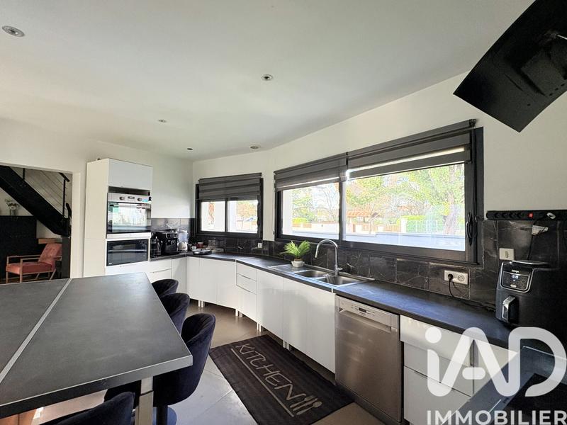 Maison - 176 m² - 8 pièces