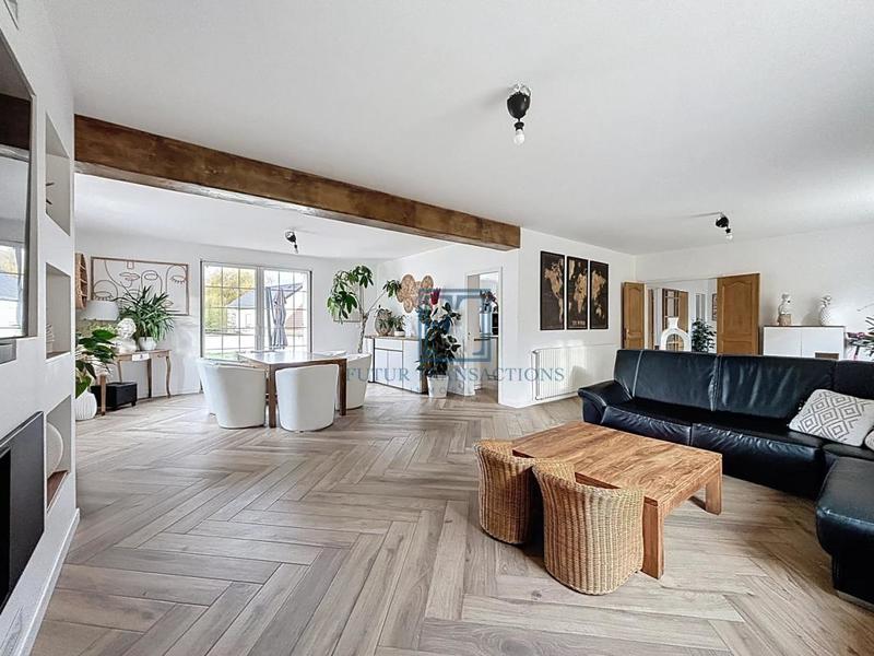 Maison - 211 m² - 9 pièces