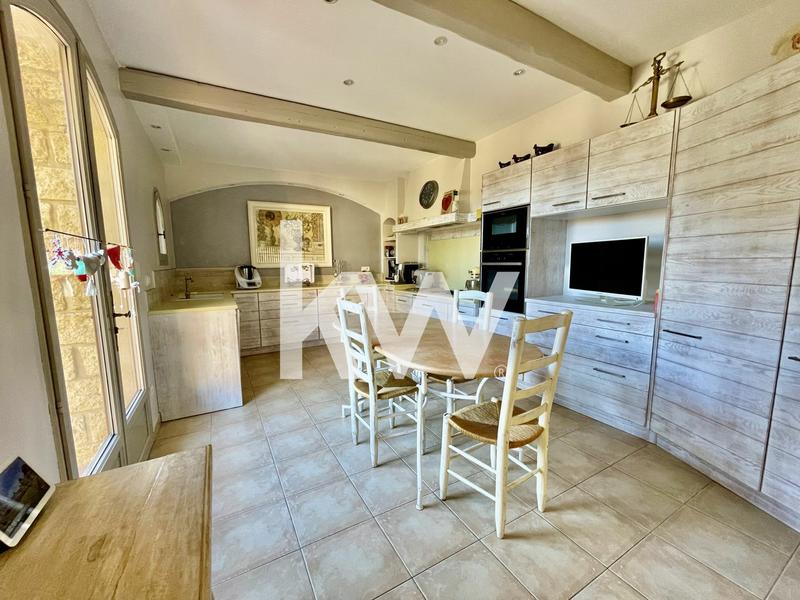 Maison - 222 m² - 6 pièces