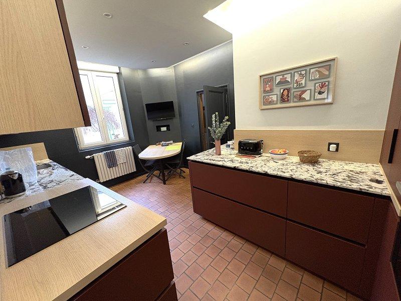 Maison - 275 m² - 10 pièces