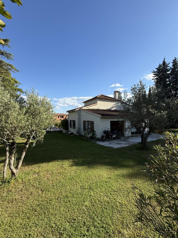 Maison traditionnelle - 185 m² - 7 pièces