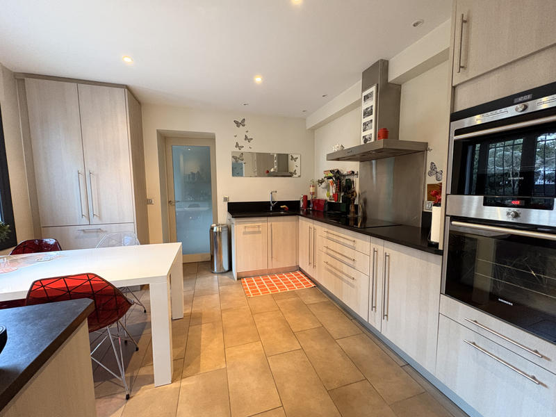 Maison - 180 m² - 8 pièces