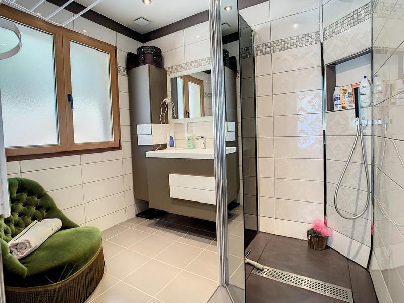 Maison - 200 m² - 6 pièces