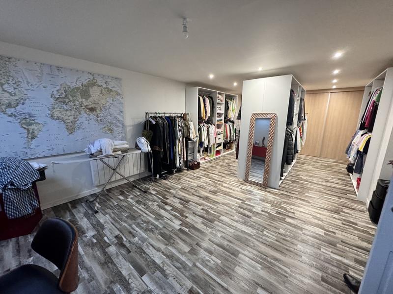 Maison traditionnelle - 195 m² - 6 pièces