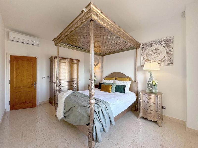 Villa - 385 m² - 11 pièces