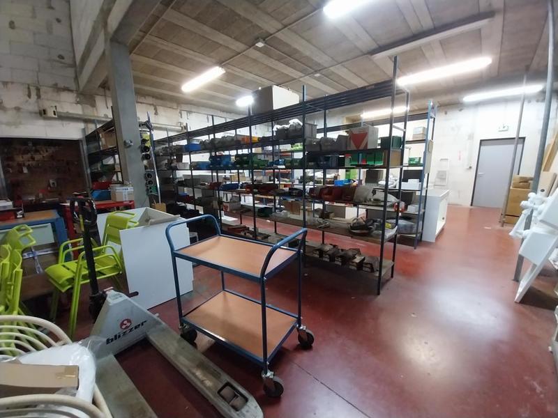 Divers - 1 051 m² - 15 pièces