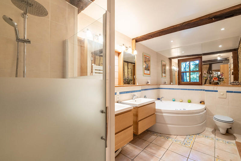 Maison - 270 m² - 8 pièces