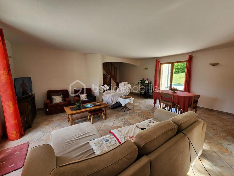 Maison traditionnelle - 230 m² - 7 pièces