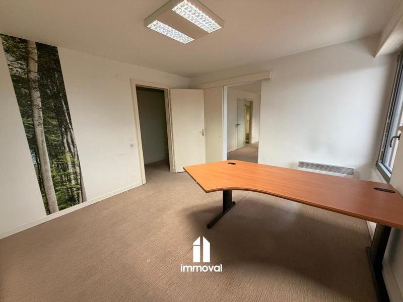 Local d'activité / Entrepôt - 220 m² - 9 pièces