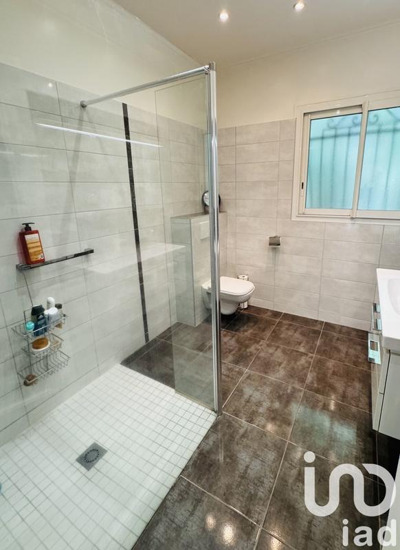 Maison - 214 m² - 8 pièces