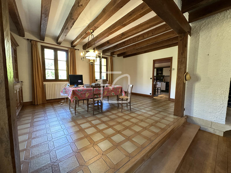 Maison - 250 m² - 11 pièces