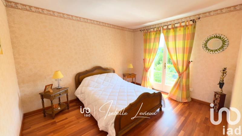 Maison - 236 m² - 9 pièces