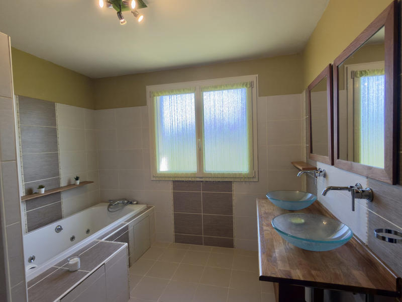 Maison - 205 m² - 9 pièces