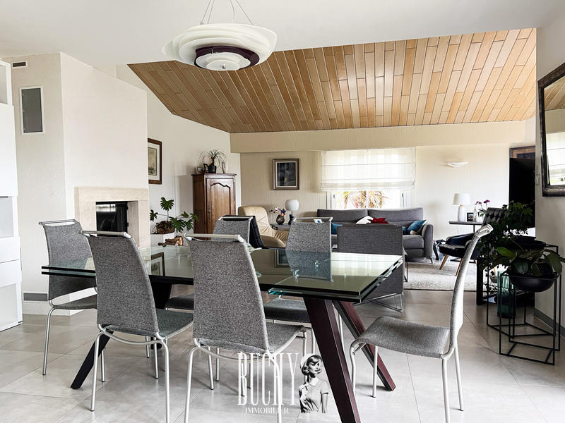 Maison - 215 m² - 7 pièces