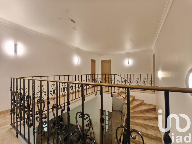 Maison - 303 m² - 9 pièces